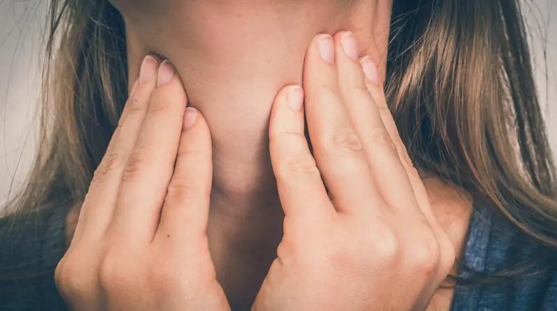 أعراض الغدة الدرقية في الحلق عند النساء
